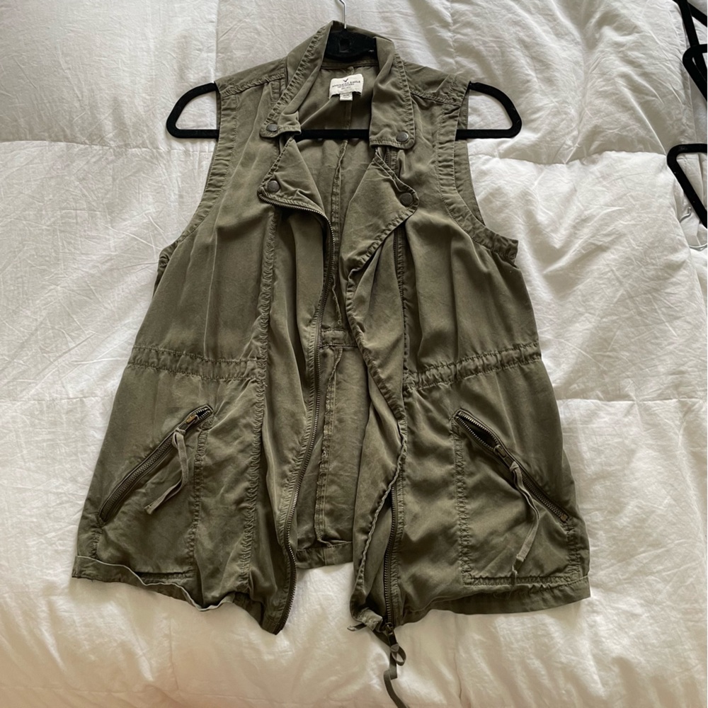 Green vest size M